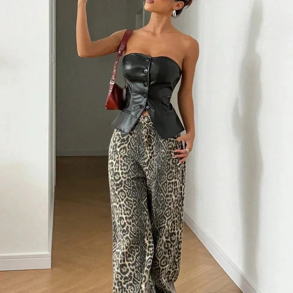 Women's Pu Cropped Tank Top With Single Button - Picture 5 of 5